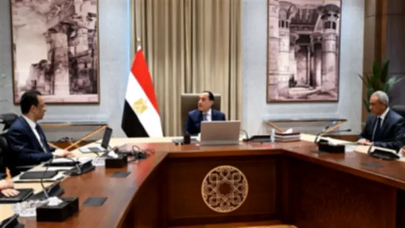 وزير الاتصالات: 10 علامات تجارية لتصنيع الهواتف في مصر وزيادة الإنتاج إلى 10 ملايين وحدة