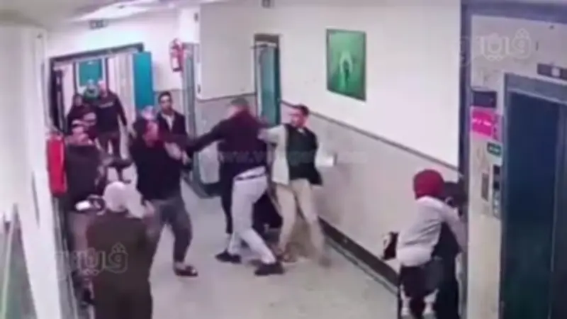 النيابة العامة بالمنوفية تخلّي سبيل طبيب بكفالة 10 آلاف جنيه بعد مشاجرة داخل مستشفى الباجور