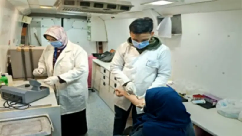 فحص 1171 مريضًا مجانًا في قافلة طبية بقرية منشأة الذهب القبلية بالمنيا