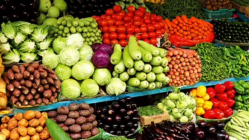 أسعار الخضار تشهد تباينًا ملحوظًا في سوق العبور مع انخفاض 12 صنفًا وتراجع الفلفل الألوان 15 جنيها