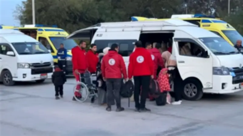 الهلال الأحمر المصري يطلق قافلة زاد العزة 136 محملة بـ7.8 ألف طن مساعدات لغزة