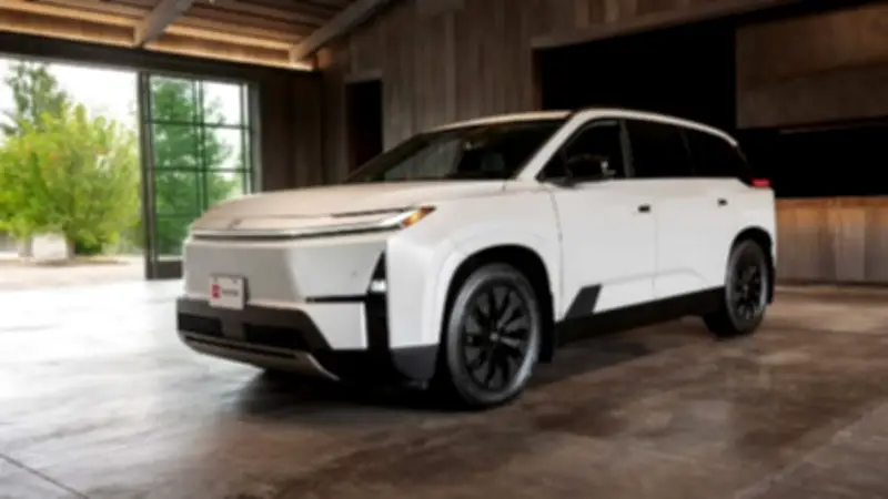 تويوتا تكشف عن هايلاندر 2027 الكهربائية: 462 كم مدى ومواصفات فاخرة