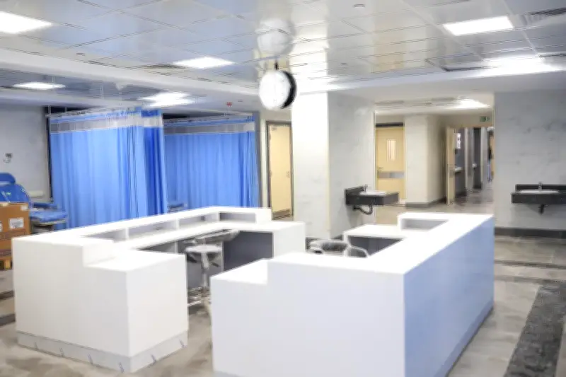 وزير الصحة يتلقى تقريراً مفصلاً عن 21 مستشفى و51 وحدة صحية ضمن المشروعات القومية