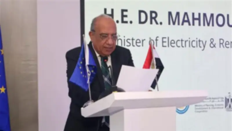 وزير الكهرباء يتوقع وصول قدرات الطاقة المتجددة إلى 24 جيجاوات بحلول 2030