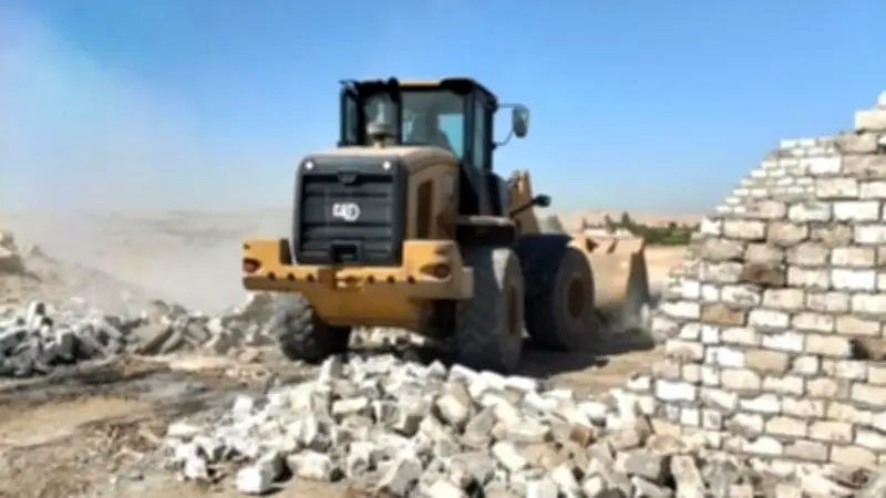 محافظ أسيوط يعلن إزالة 24 حالة تعدي واسترداد 42 فدان ضمن الموجة الـ28 للإزالات