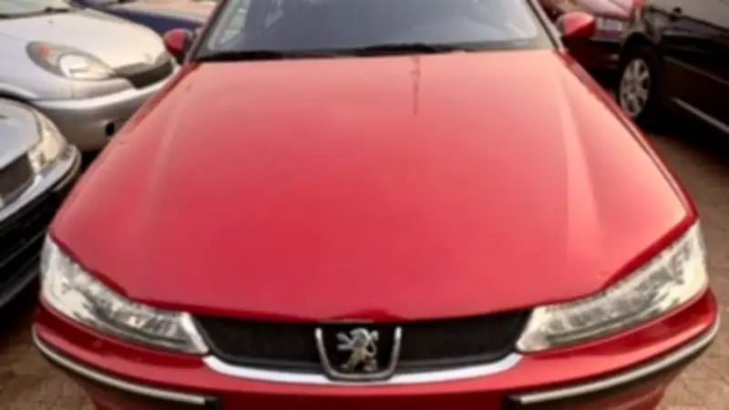 بسعر 300 ألف جنيه فقط.. بيجو 406 'الكريستالة' موديل 2004 بحالة فابريكا في المعادي