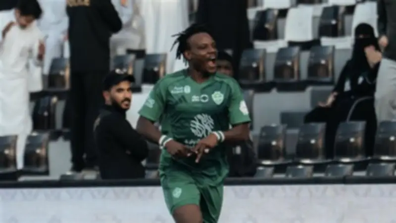 الدوري السعودي: أهلي جدة يتقدم على الشباب 4-2 في شوط أول مثير بملعب إس إتش جي أرينا