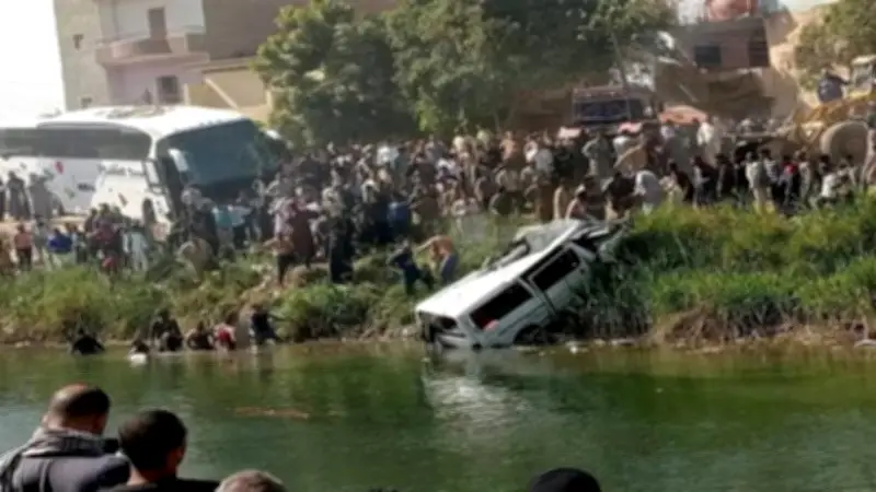 مصرع 4 وإصابة 7 بانقلاب ميكروباص في أرمنت بالأقصر.. والإسعاف تتدخل بـ15 سيارة