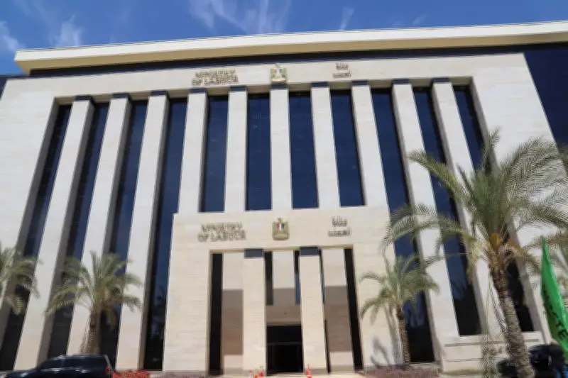 وزارة العمل تعلن عن 5456 فرصة عمل جديدة في 14 محافظة عبر شراكة مع 54 شركة
