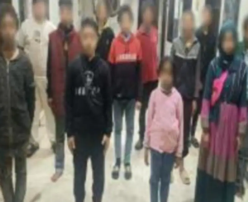 ضبط 6 أشخاص لاستغلال 17 طفلاً في التسول بالشارع العام