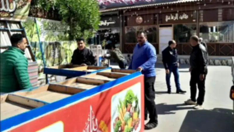 دمياط تشن حملة مكبرة لإزالة إشغالات سوق 63 برأس البر لاستعادة النظام المروري