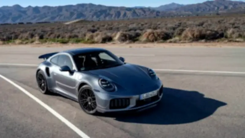 بورشه 911 توربو إس 2026 الهجين: سيارة رياضية فاخرة بتقنيات متطورة