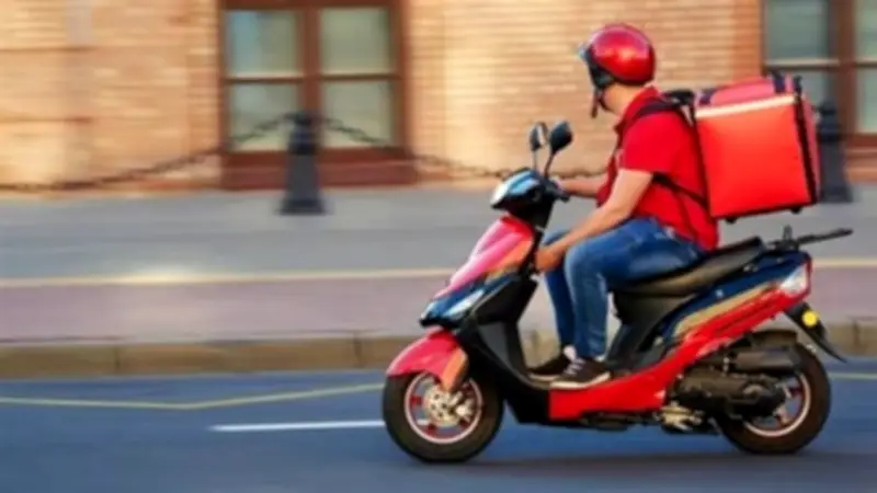 عمال التوصيل في مصر: 97% خارج المظلة القانونية و80% بلا عقود عمل