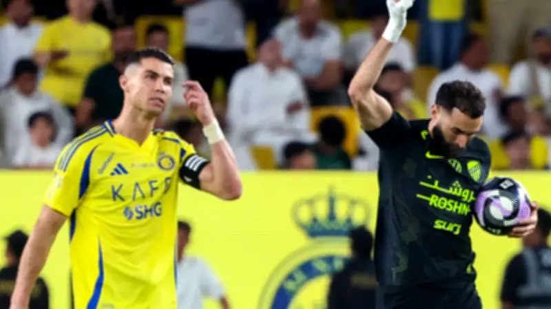 رسالة بنزيما الاستفزازية تُشعل غضب رونالدو بعد انتقاله المثير إلى الهلال السعودي