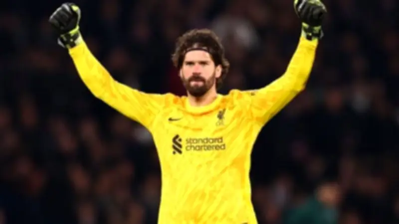 أليسون بيكر يحث زملاءه في ليفربول على تحويل التحسن الفني إلى نتائج ملموسة