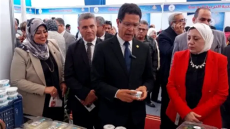 رئيس جامعة بنها يفتتح معرض 'صنع في جامعة بنها' ويثني على جودة المنتجات المبتكرة