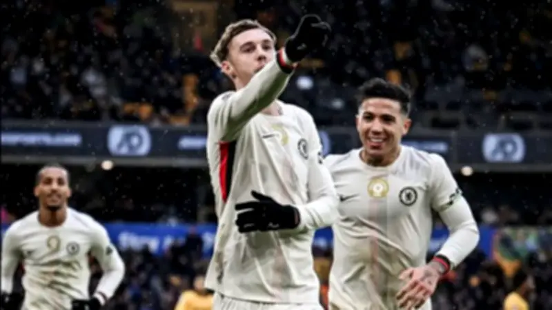 تشيلسي يتقدم على ليدز بهدف جواو بيدرو في الشوط الأول من الدوري الإنجليزي