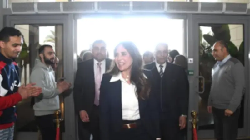 وزيرة الإسكان الجديدة تصل إلى مقر الوزارة بعد أداء اليمين الدستورية