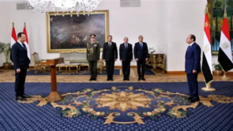 وزير الاتصالات يوجه باستكمال التوسع في الخدمات الرقمية عقب أدائه اليمين الدستورية