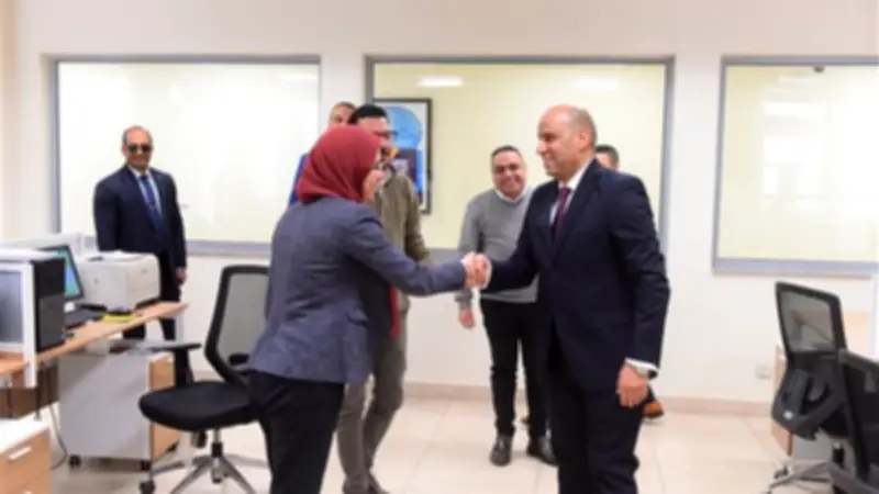 وزير العمل يلتقي العاملين: "أنا واحد منكم" ويؤكد على العمل بروح الفريق