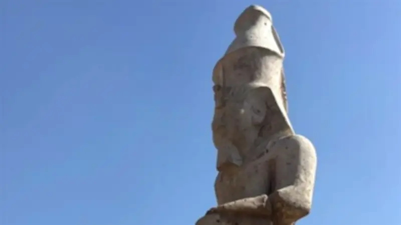 انتهاء أعمال ترميم وإقامة تمثال الملك رمسيس الثاني في الأشمونين بالمنيا