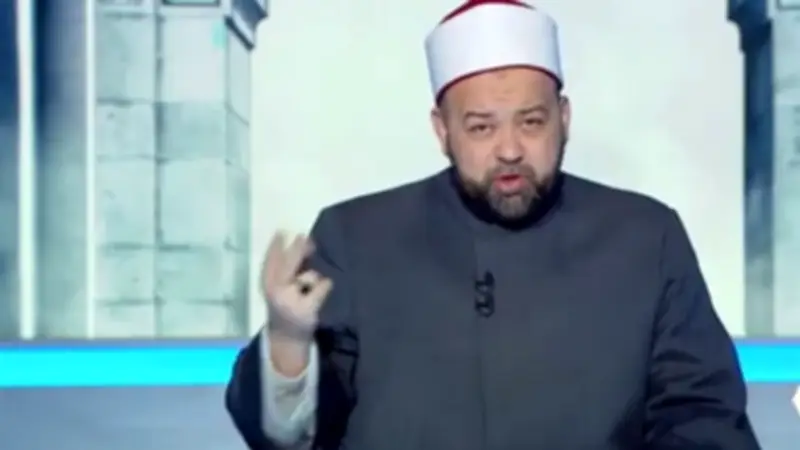 د. يسري عزام يوضح حكم من يسمع أذان الفجر وينام عن الصلاة ويحذر من العواقب