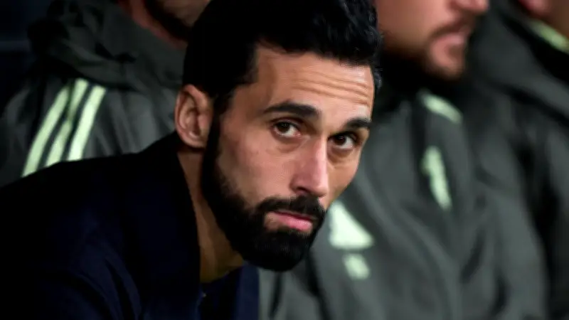 أربيلوا يجهز أرنولد لمواجهة بنفيكا في دوري الأبطال باستراتيجية تدريجية