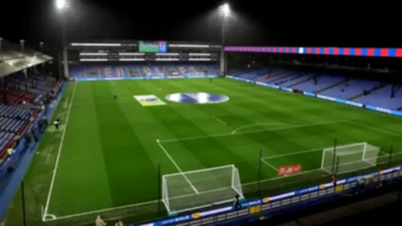تأجيل مباراة كريستال بالاس وبيرنلي في الدوري الإنجليزي بسبب الزحام المروري