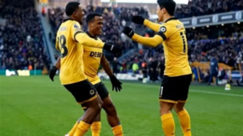 الدوري الإنجليزي: تعادل نوتينجهام وولفرهامبتون وفوز أستون فيلا وتأجيل مباراة كريستال بالاس