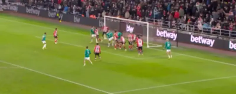 سندرلاند يهزم ليفربول في الدوري الإنجليزي بأداء مذهل من محمد صلاح