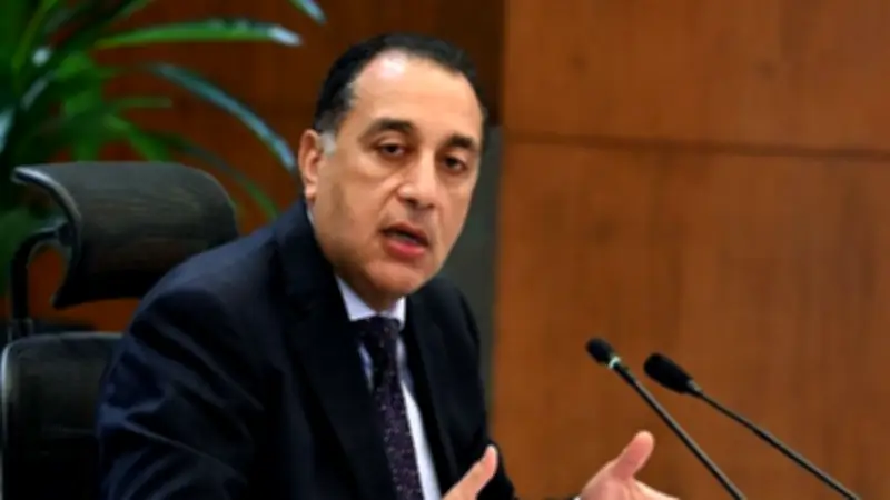 رئيس الوزراء يترأس أول اجتماع للحكومة الجديدة ويشكر الموظفين على جهودهم