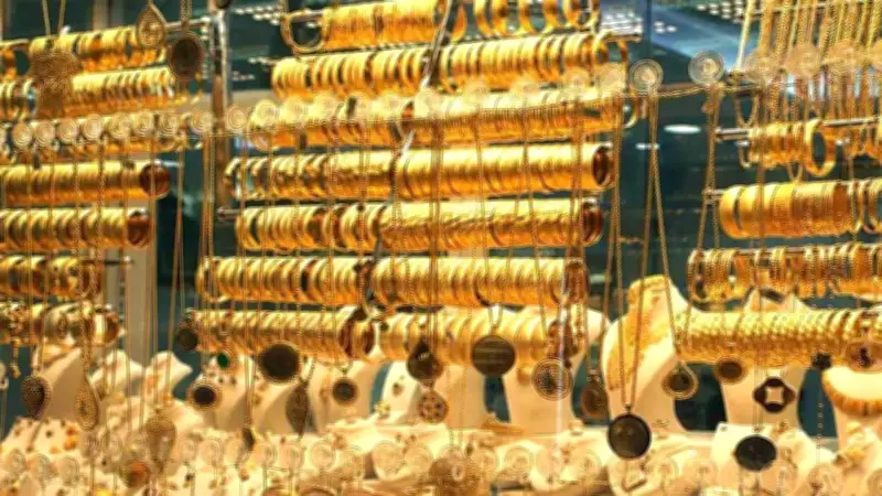 أسعار الذهب تبدأ تعاملات الخميس بارتفاع مفاجئ مخالفاً للتوقعات