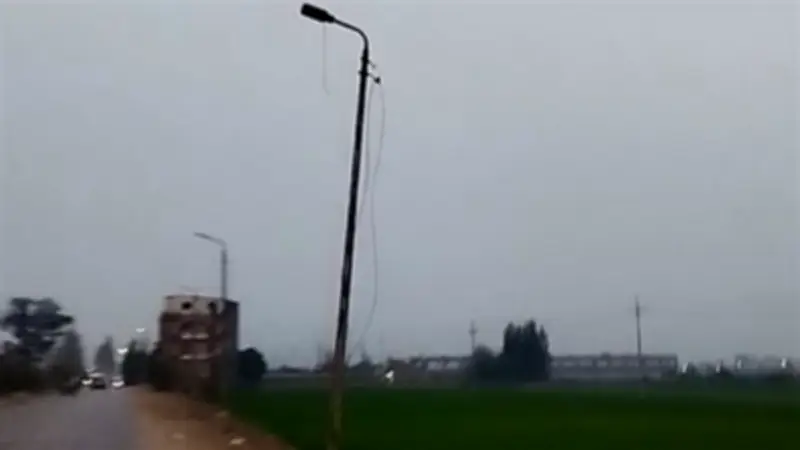 سرقة أسلاك الإنارة تعزل طريق السنطة ـ القرشية بالغربية في ظلام دامس