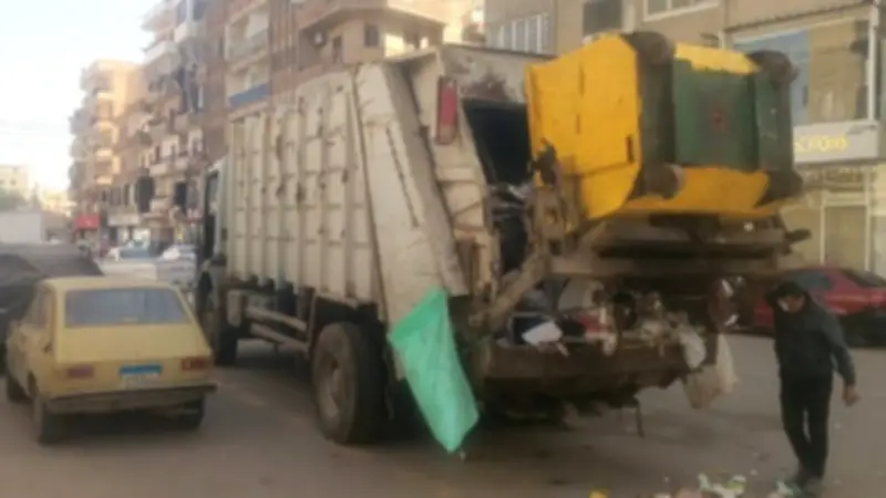استمرار الحملات المكثفة للنظافة ورفع المخلفات في حي شرق كفر الشيخ