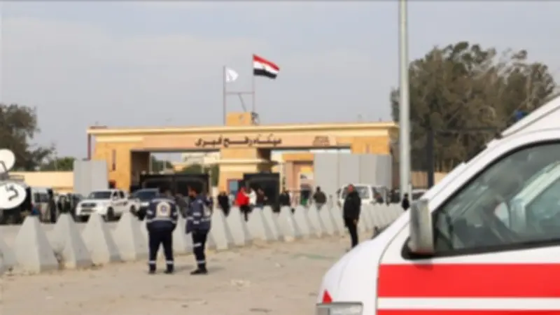 معبر رفح يستقبل دفعة جديدة من المصابين الفلسطينيين للعلاج في مصر