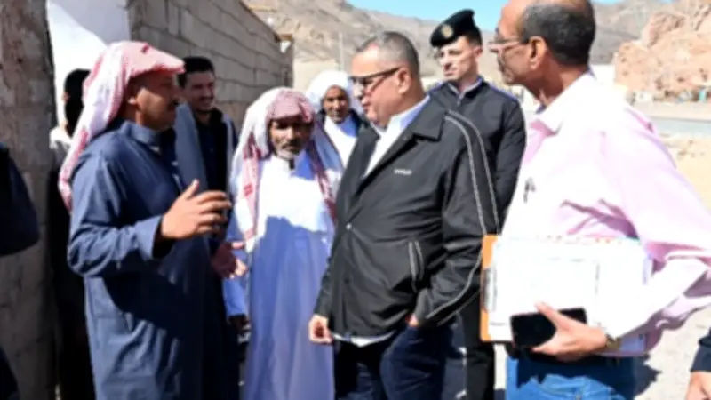 محافظ جنوب سيناء يلتقي أهالي طوبيا بطابا ويصدر قرارات فورية لدعم الخدمات