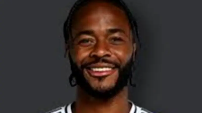 رحيم ستيرلينج يوقع لفاينورد الهولندي في صفقة انتقالات شتوية مفاجئة