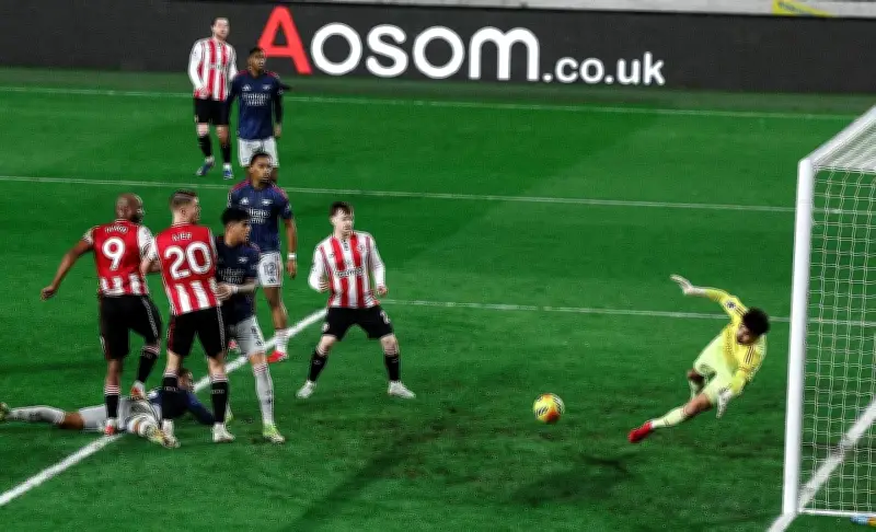 برينتفورد يتعادل سلبياً مع آرسنال في الشوط الأول من مباراة الدوري الإنجليزي