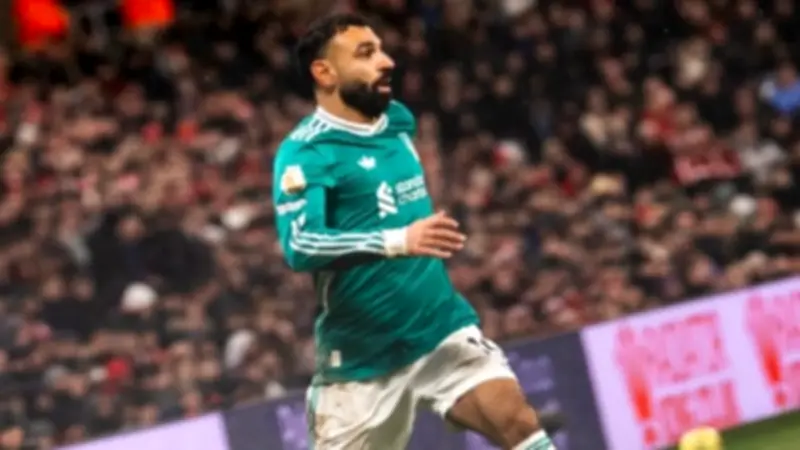 حفيظ دراجي يعلن: موعد رحيل محمد صلاح عن ليفربول قد حان