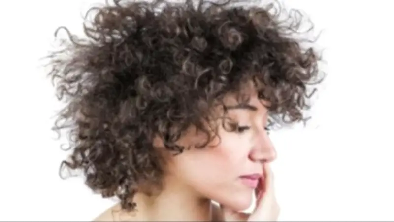 وصفة طبيعية فعالة لعلاج هيشان الشعر الخشن واستعادة نعومته ولمعانه