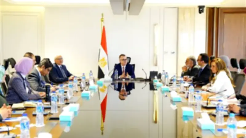 وزير التخطيط يؤكد على تحقيق معدلات نمو مستدامة كأولوية قصوى في اجتماعه الأول