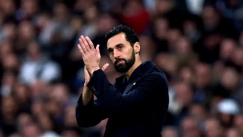 أربيلوا يسخر من فليك بعد خسارة برشلونة المذلة أمام أتلتيكو مدريد