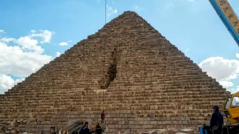 زاهي حواس يرفض نظريات الكائنات الفضائية في بناء الأهرامات ويؤكد: الآثار علم وليست تخاريف