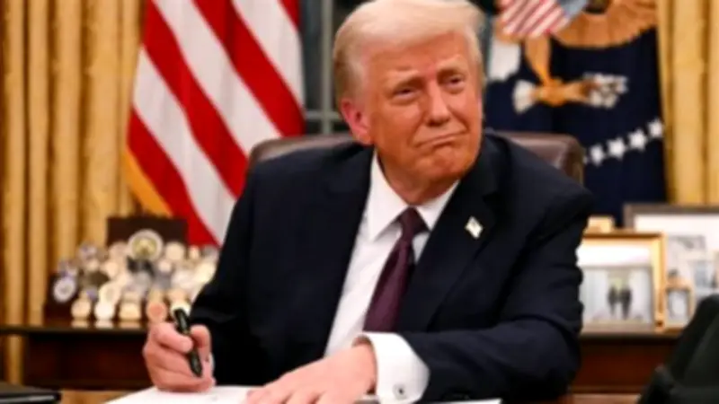 ترامب يتوقع نجاح المفاوضات مع إيران ويعلن تحرك حاملة طائرات أمريكية نحو الشرق الأوسط