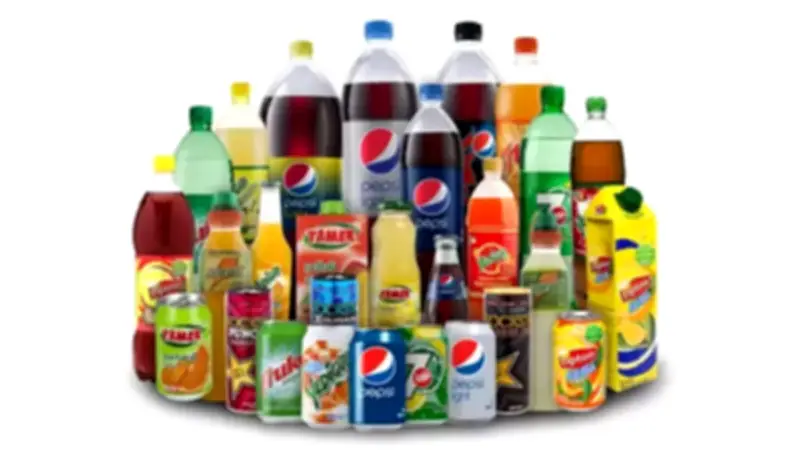 استشاري تغذية تحذر: المشروبات الغازية تهدد صحة الأطفال بالسمنة والسكري والتسوس