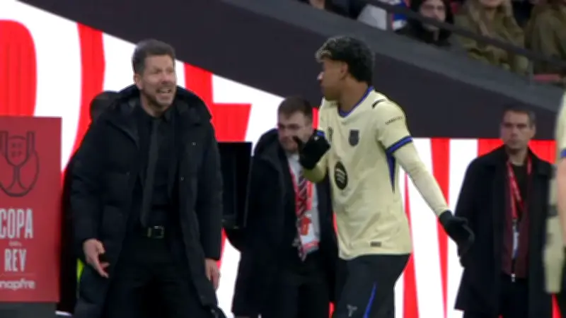 تفسير جديد لإشارة سيميوني في مباراة أتلتيكو مدريد وبرشلونة بكأس الملك