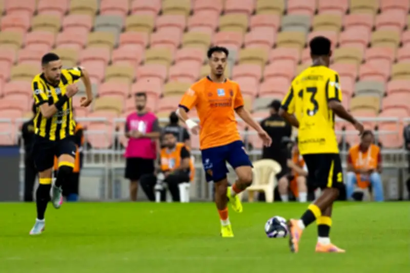 الاتحاد يخطف فوزاً مثيراً أمام الفيحاء في الدوري السعودي بثلاثية تاريخية