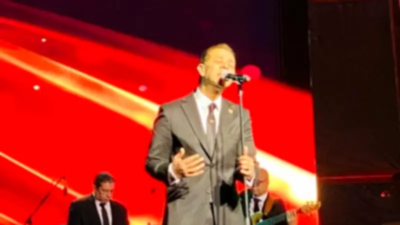 حفل مدحت صالح بالأوبرا يشعل ليالي عيد الحب بحضور ميرفت أمين وجمهور غفير