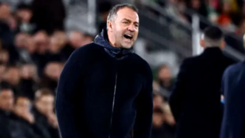 لاعبو برشلونة يطالبون فليك بواقعية أكبر بعد الهزيمة الثقيلة أمام أتلتيكو مدريد