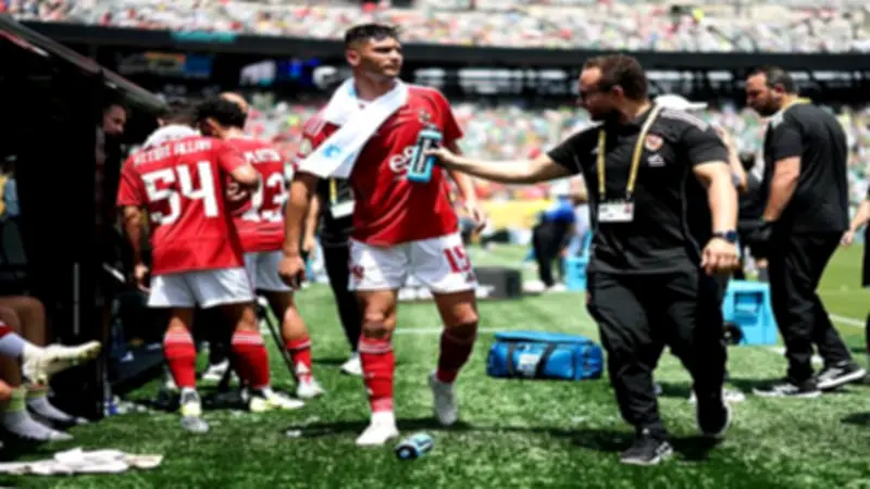 أشرف داري يتمسك بـ«آخر دولار» ويضع شرطاً صادماً لرحيله عن النادي الأهلي